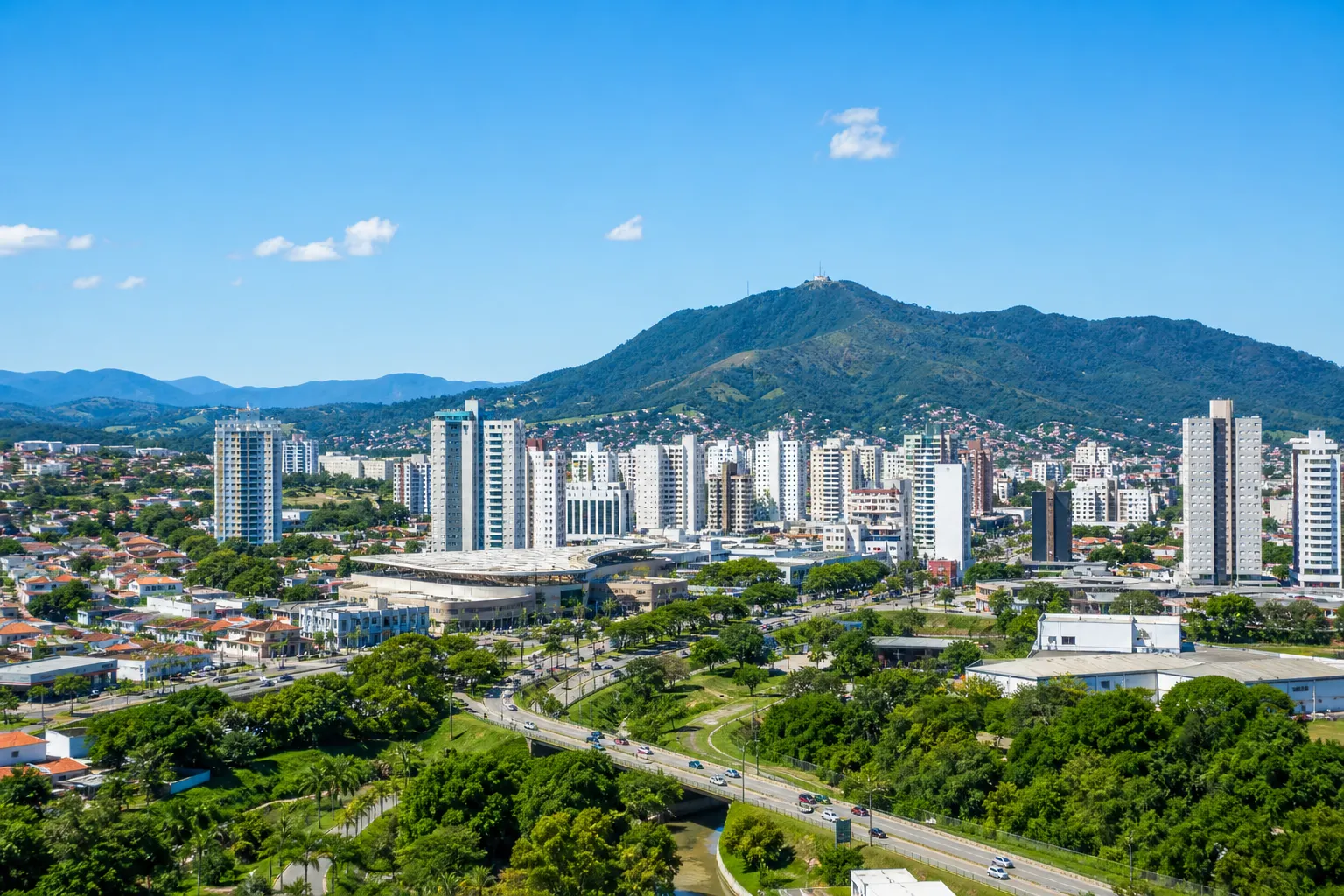 Skyline de Mogi das Cruzes SP com hospitais e cobertura de planos de saúde na Região do Alto Tietê